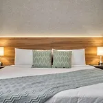 7961 Luxurious 4-Suite Villa With Private Pool 10 Minutes From Disney