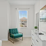 Chic Gateway - 5 Bedroom With Pool And Spa