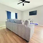 Luxurious Cottage Near Universal Studios