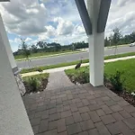 Private Room Ten Minutes From Disney