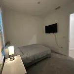 Private Room Ten Minutes From Disney