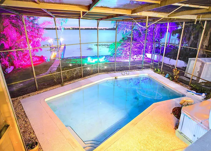 Spacious Lakefront House With Pool, Hottub, & Boating