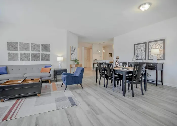 Huge ! Vista Cay Hideaway Corner Condo Near Parks & Int\'L Dr