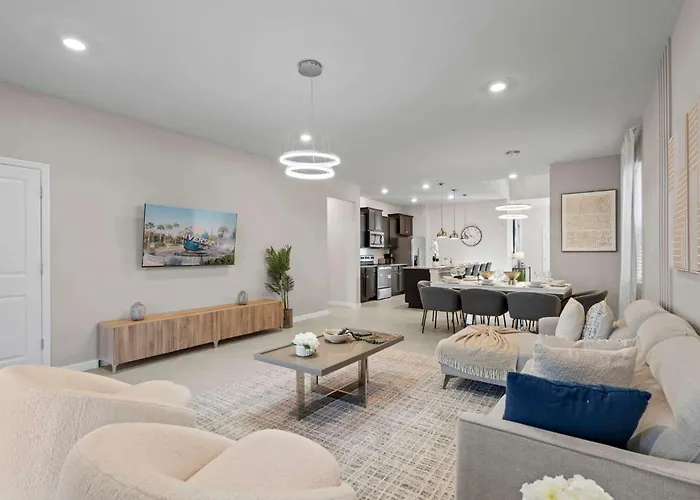 Chic 7Bed With Private Pool, Theme Bedrooms
