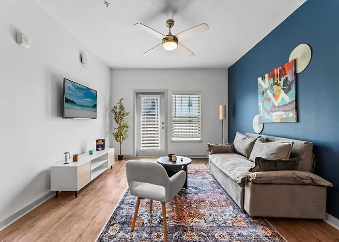 Complete King Apt W Pool View & Gym Pet Friendly Near Parks