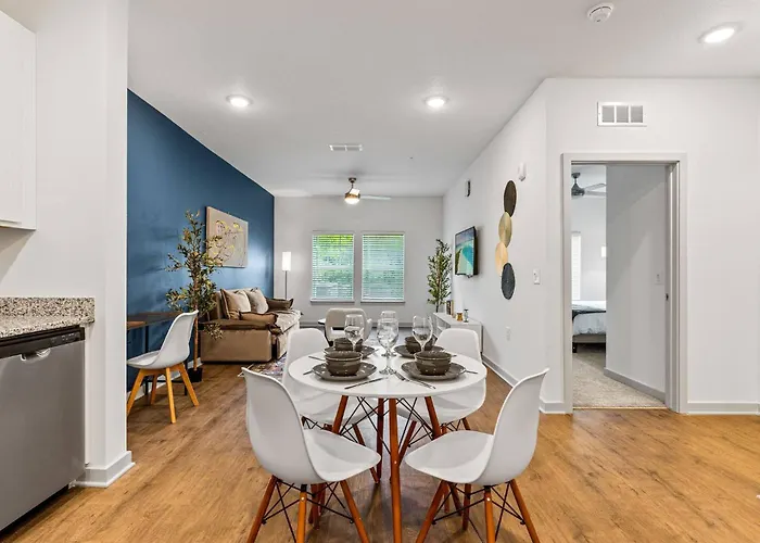 Complete Stylish King Apt Near Parks Top Amenities Pet Ok