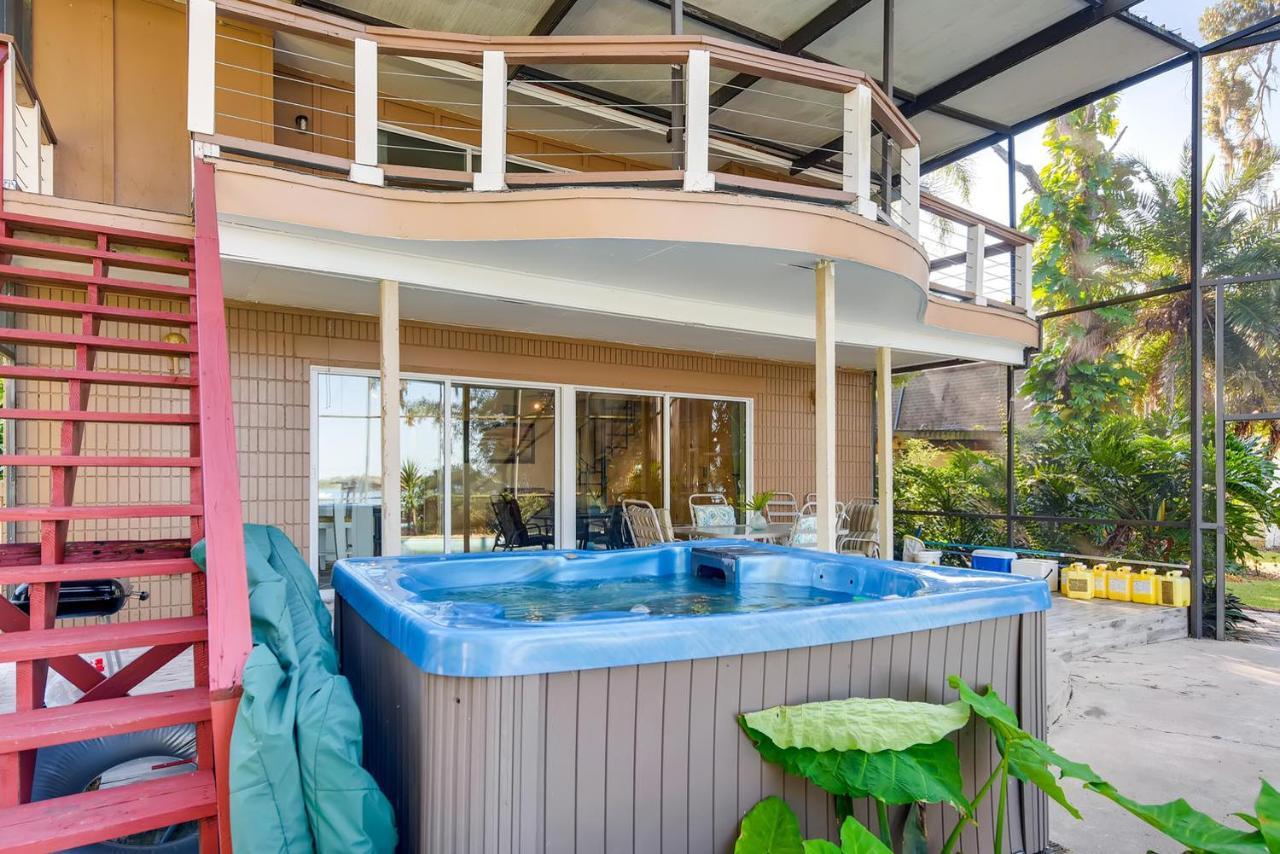 Spacious Lakefront House With Pool, Hottub, & Boating Holiday home
