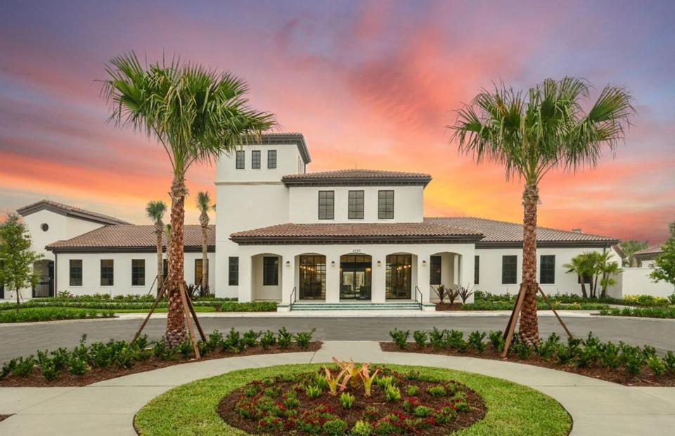 8877 Qin Loop * Orlando