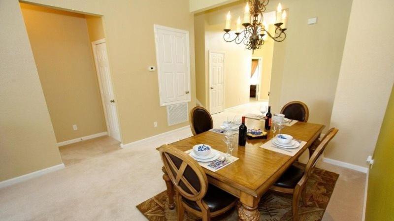 Awesome 5 Bedroom 5 Bath Pool In Windsor Hills