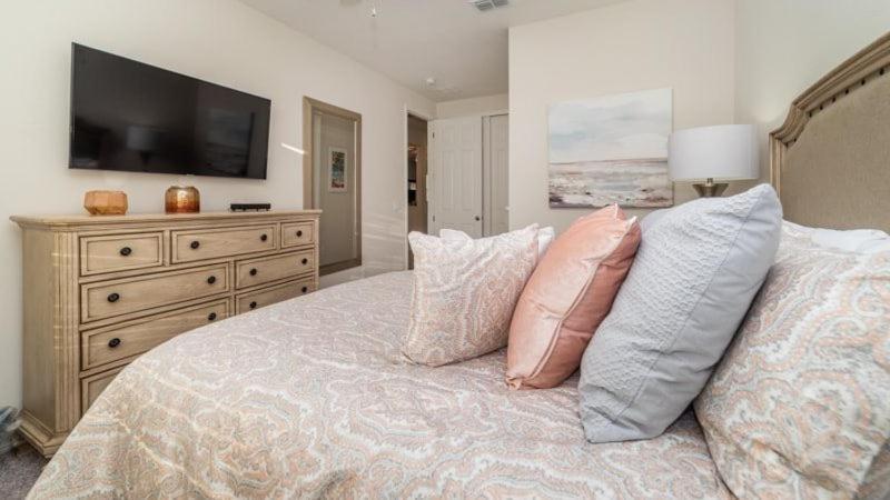 Holiday home Luxurious 5 Bedroom Pool In Solara That Sleeps 12