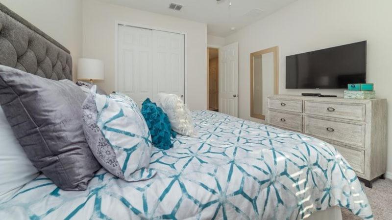 Luxurious 5 Bedroom Pool In Solara That Sleeps 12 Holiday home Orlando
