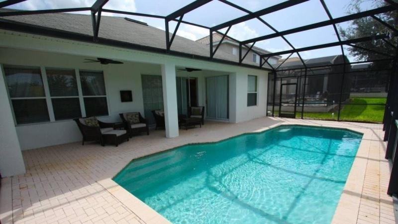 Awesome 5 Bedroom 5 Bath Pool In Windsor Hills