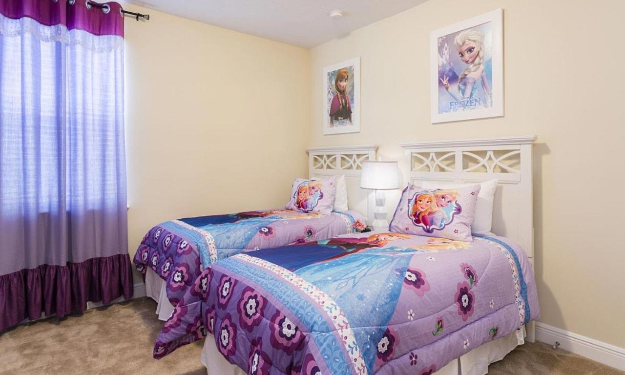 Sun-filled 10 Bdrm House With Backyard Pool At Encore Holiday home