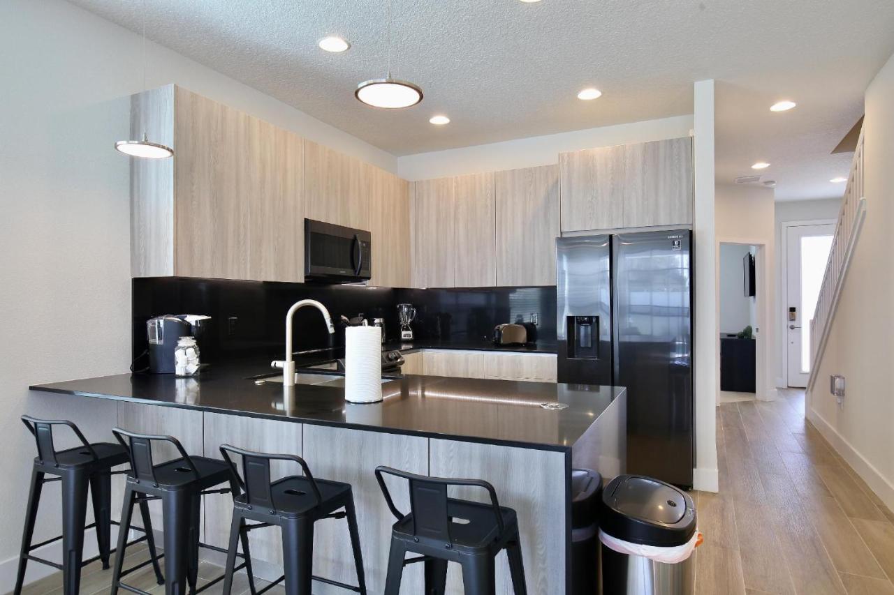 Great 4 Bedroom Townhouse In Hidden Forest, With Private Pool! Orlando