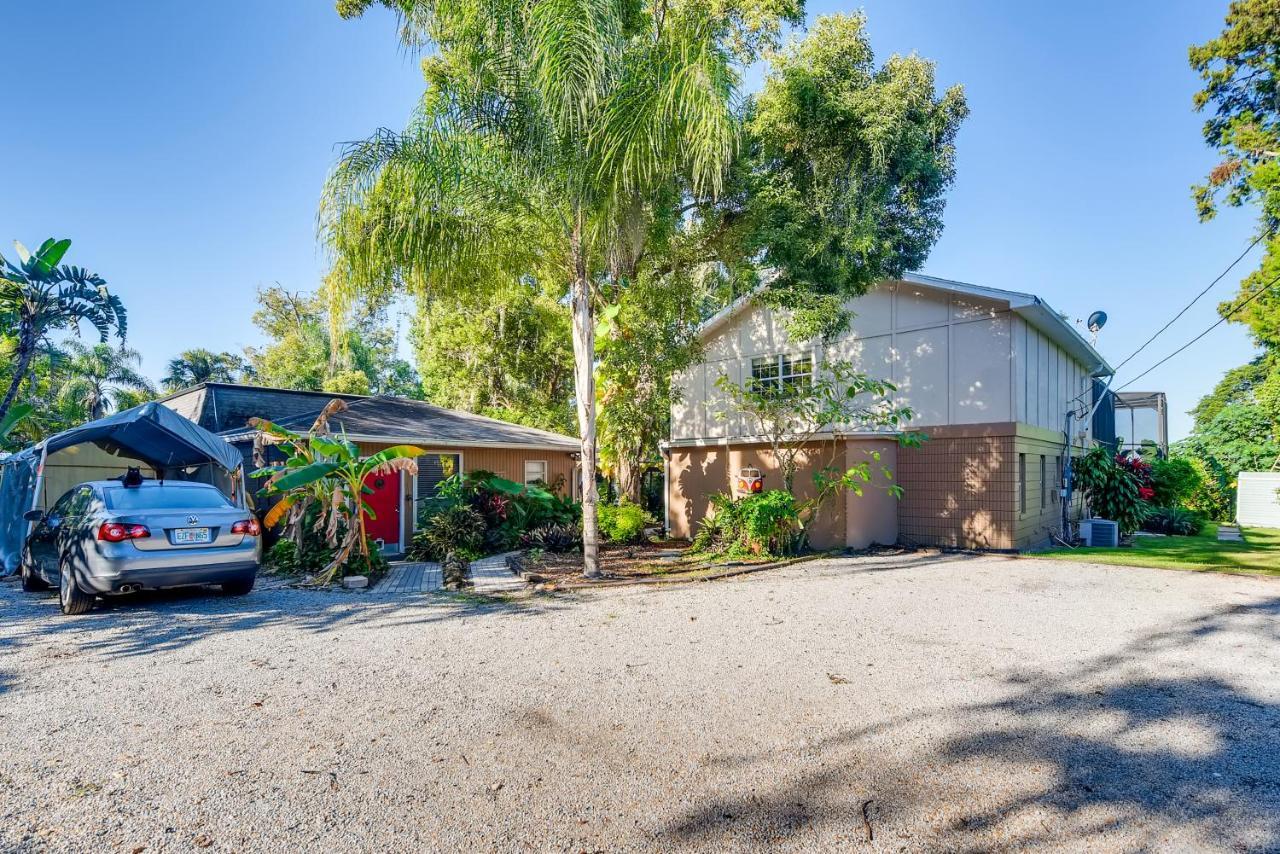 Spacious Lakefront House With Pool, Hottub, & Boating *