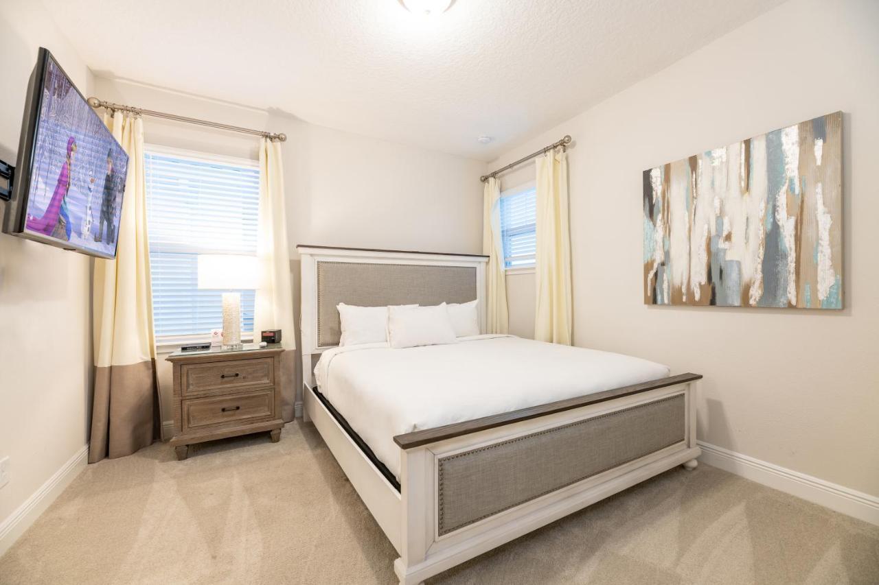 Holiday home Modern By Rentyl With Private Pool And Game Room, Near - 320a