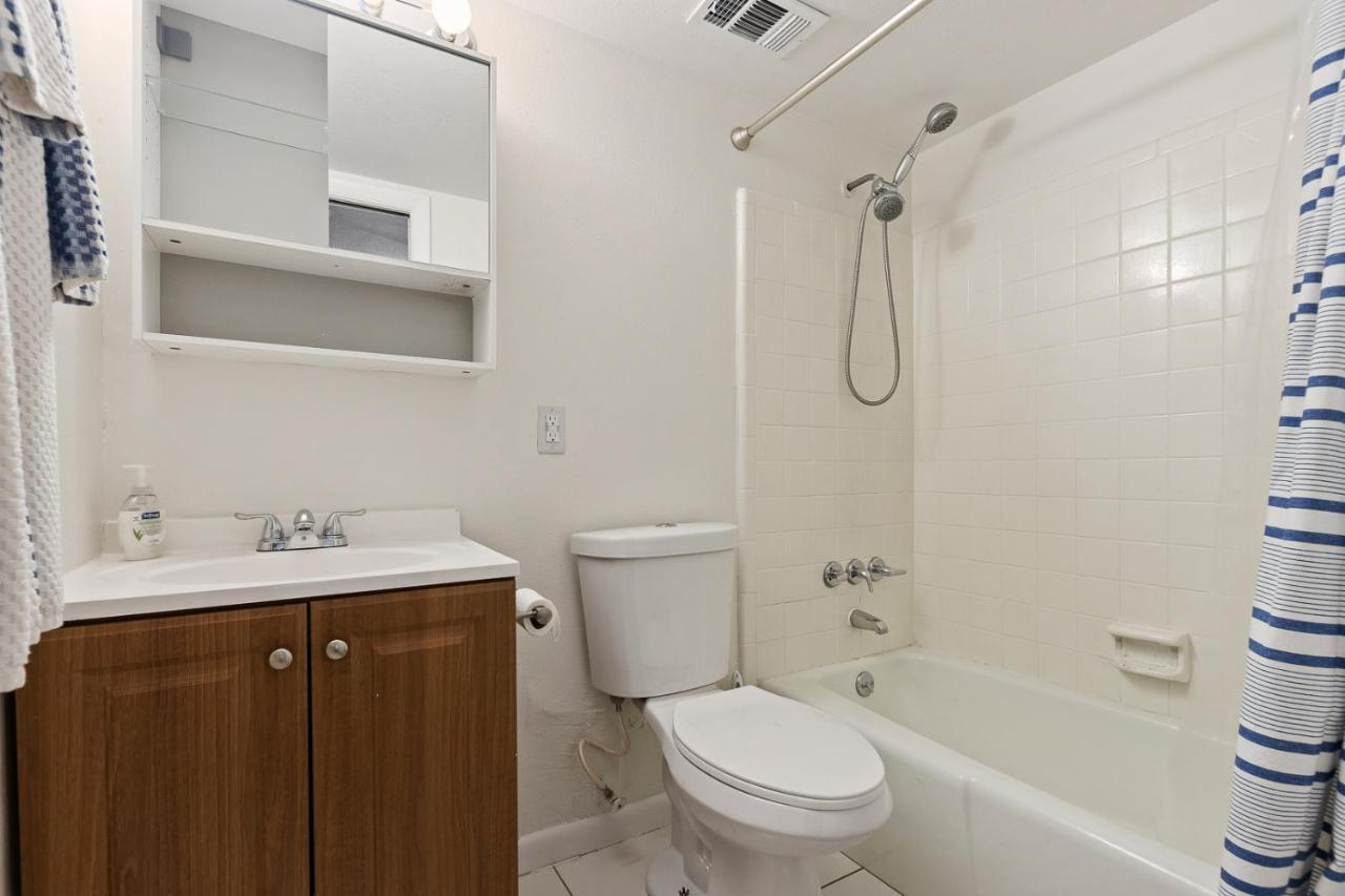 Holiday home Spacious Lakefront House With Pool, Hottub, & Boating Orlando