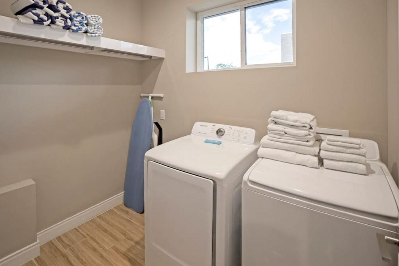 Less Than 10 Mins To Disney, Ps5 Game Console , Luxury 4bd, 4 And Haft Bath Orlando