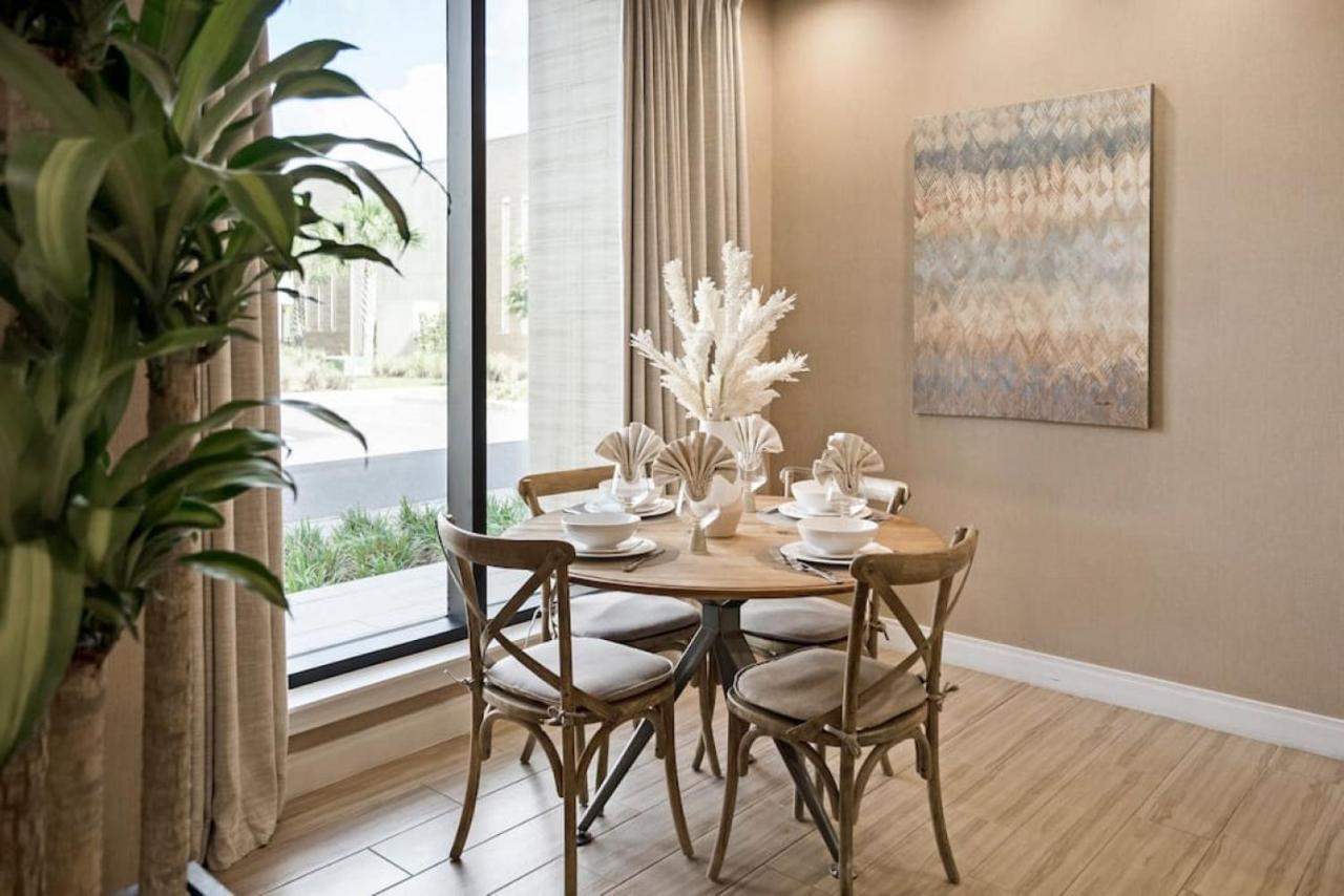 Less Than 10 Mins To Disney, Ps5 Game Console , Luxury 4bd, 4 And Haft Bath Apartment