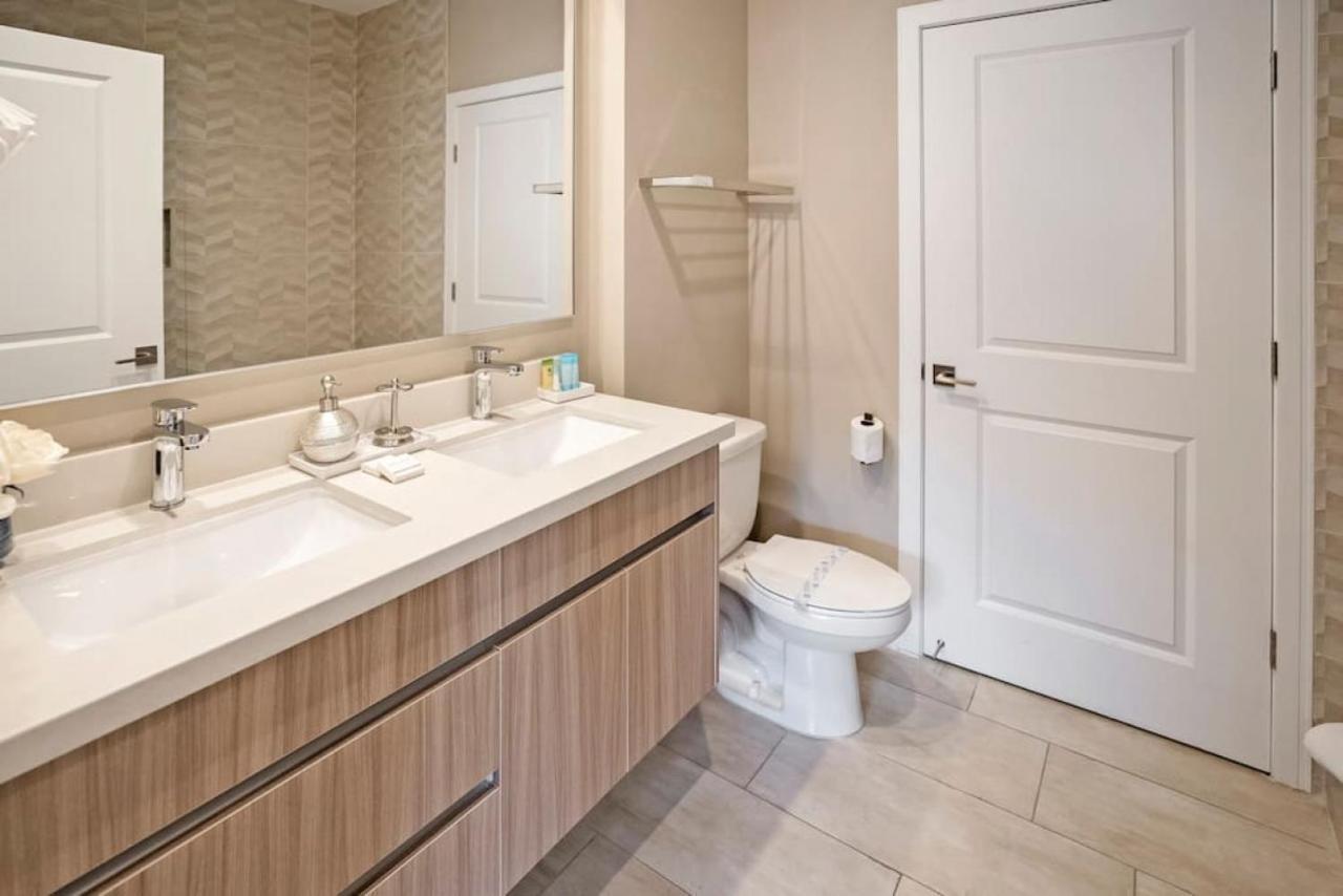 Less Than 10 Mins To Disney, Ps5 Game Console , Luxury 4bd, 4 And Haft Bath Apartment Orlando