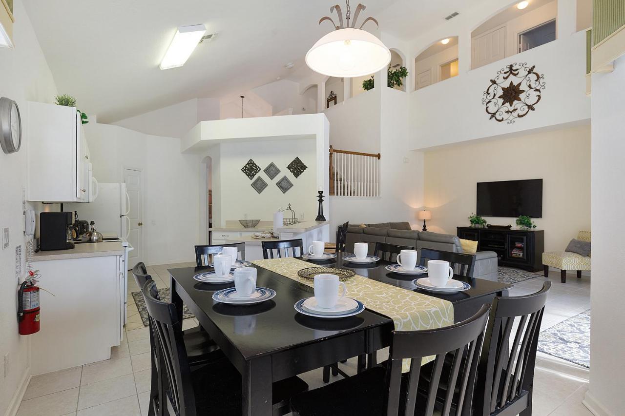 Windsor Dream - 6 Bedroom Pool Holiday home