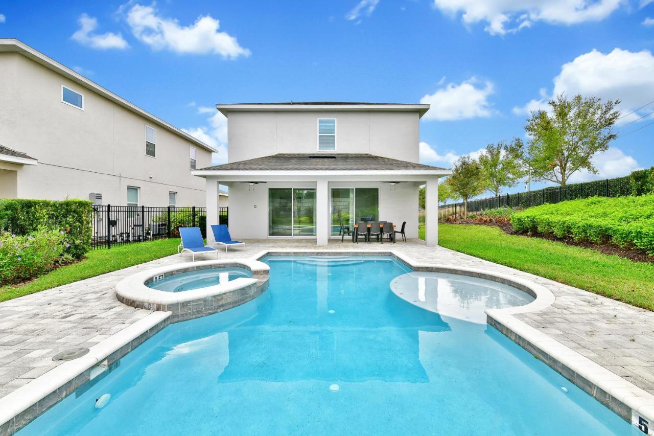 Lovely With Private Pool And Amenities By Rentyl Near - 7423m *