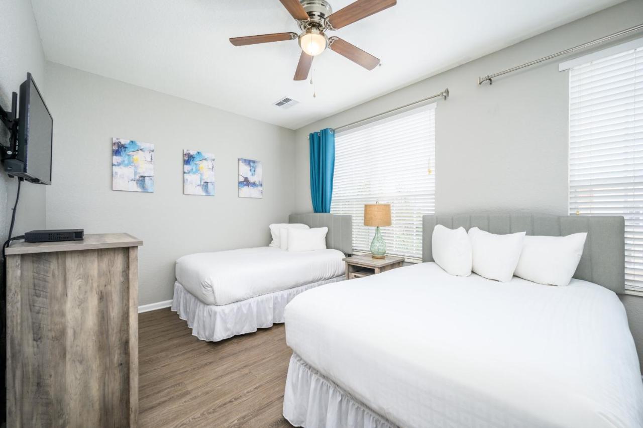 New Listing! Beautiful Townhome, Vista Cay 4019 *