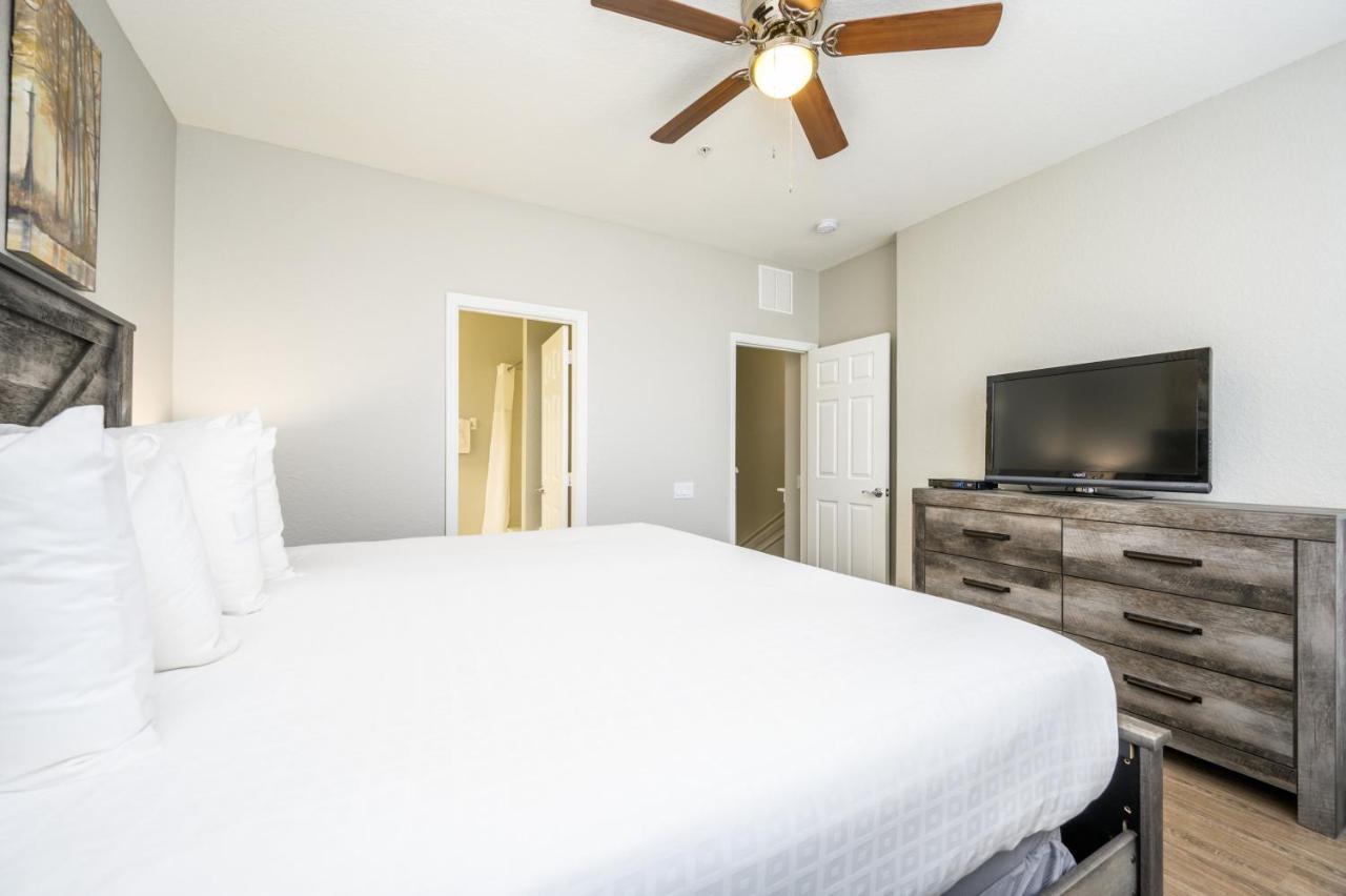 New Listing! Beautiful Townhome, Vista Cay 4019 Apartment Orlando