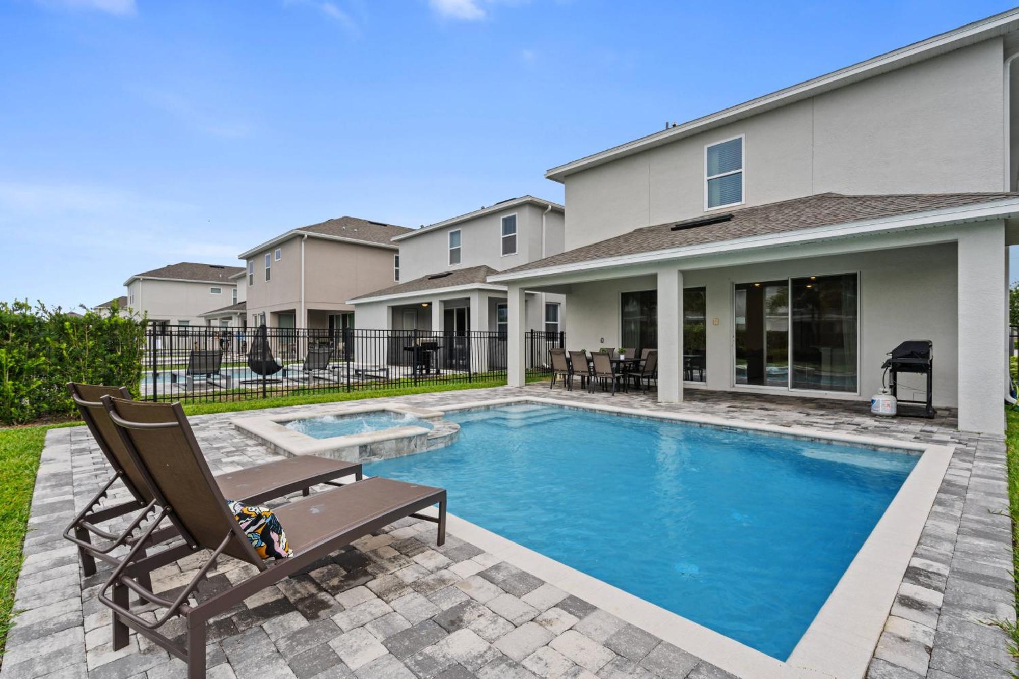 Holiday home Encore 6 Bedroom With Pool *