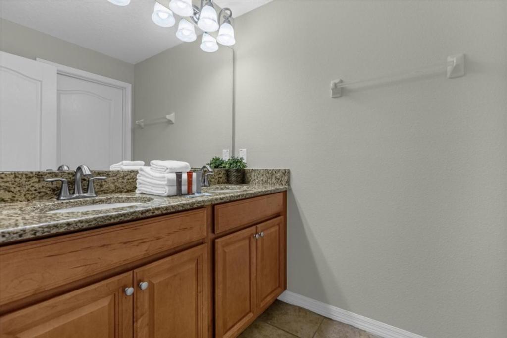 4 Bedrooms - 3 Bathrooms - Paradise Palms 8976 Mp