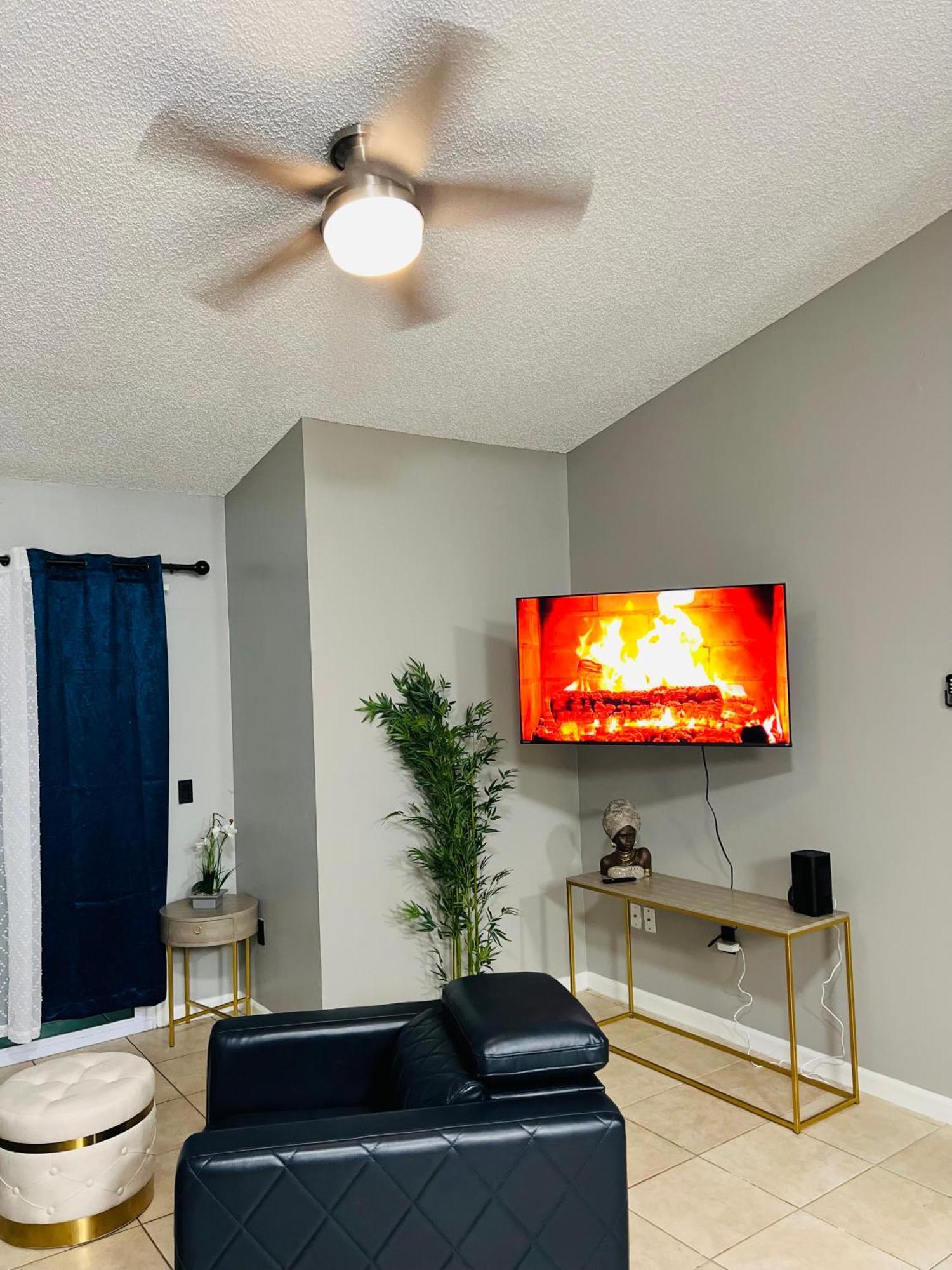 Holiday home 2bdrm Near Orl Fairgrd, Downtwn, Wekiva Sprng Orlando