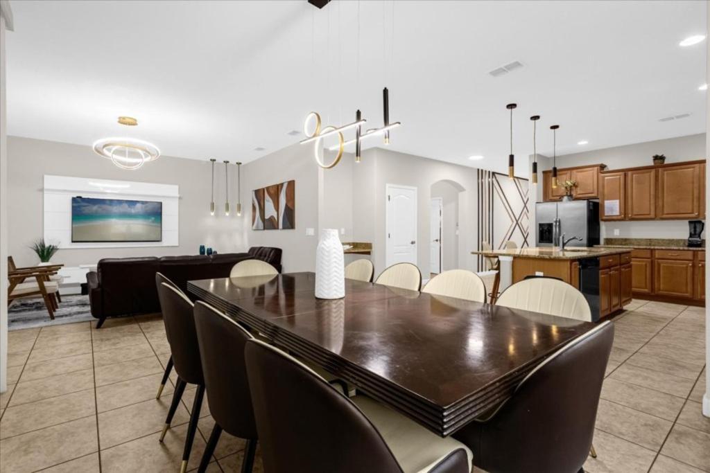 6 Bedrooms - 5 Bathrooms - Paradise Palms 8941 Cp Orlando