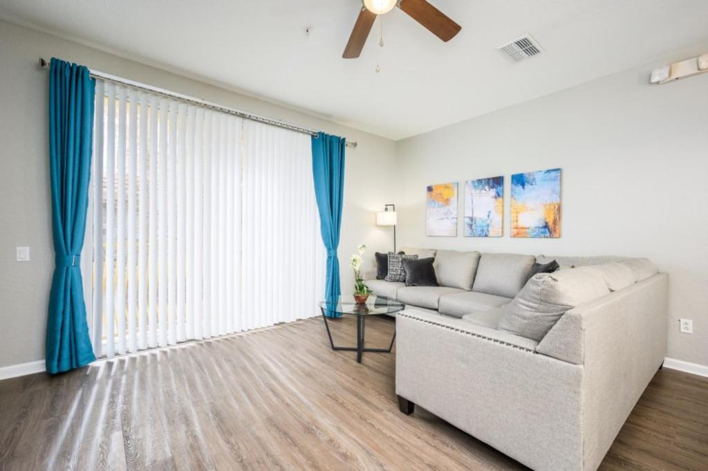New Listing! Beautiful Townhome, Vista Cay 4019 Orlando