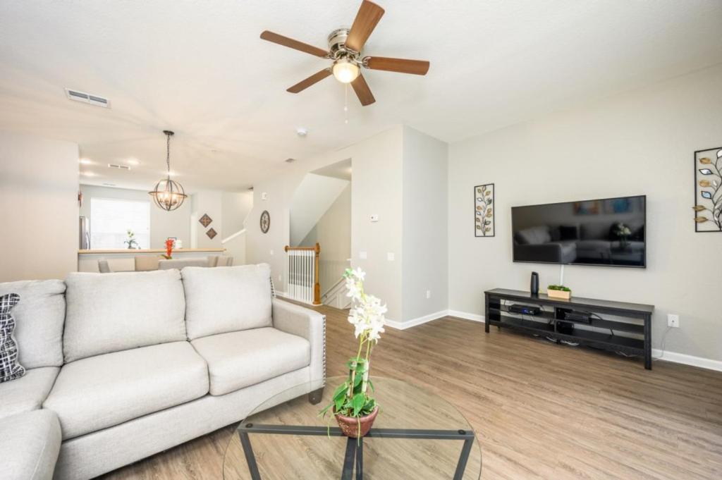 New Listing! Beautiful Townhome, Vista Cay 4019 Apartment Orlando