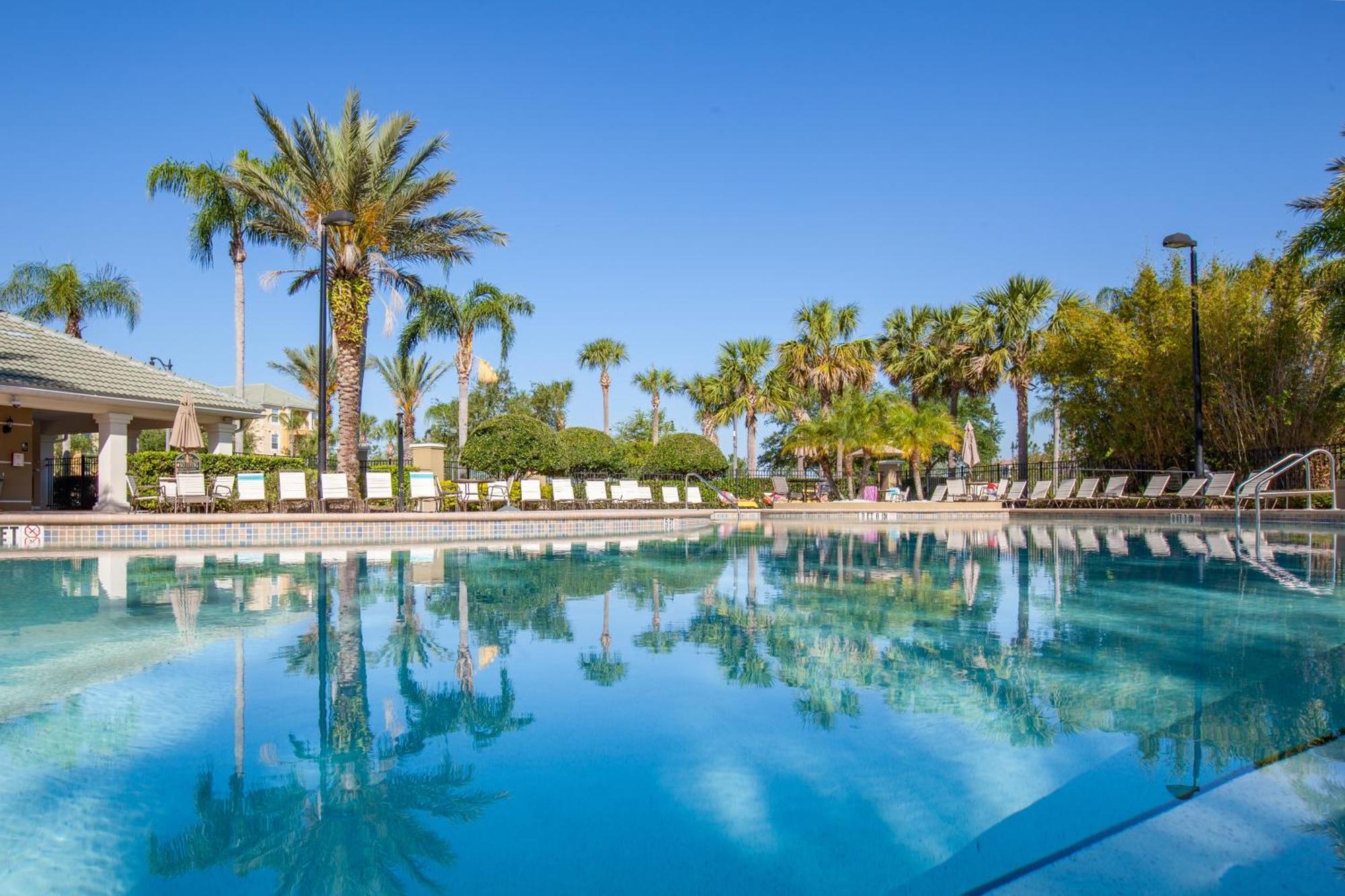 New Listing! Beautiful Townhome, Vista Cay 4019