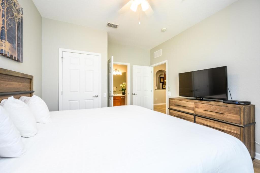 Vista Cay Deluxe Condo, Near The Parks! - 3002 Apartment
