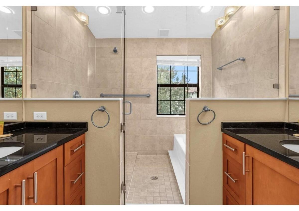 Celebrate Near The Magic - Townhome By Disney! Holiday home Orlando