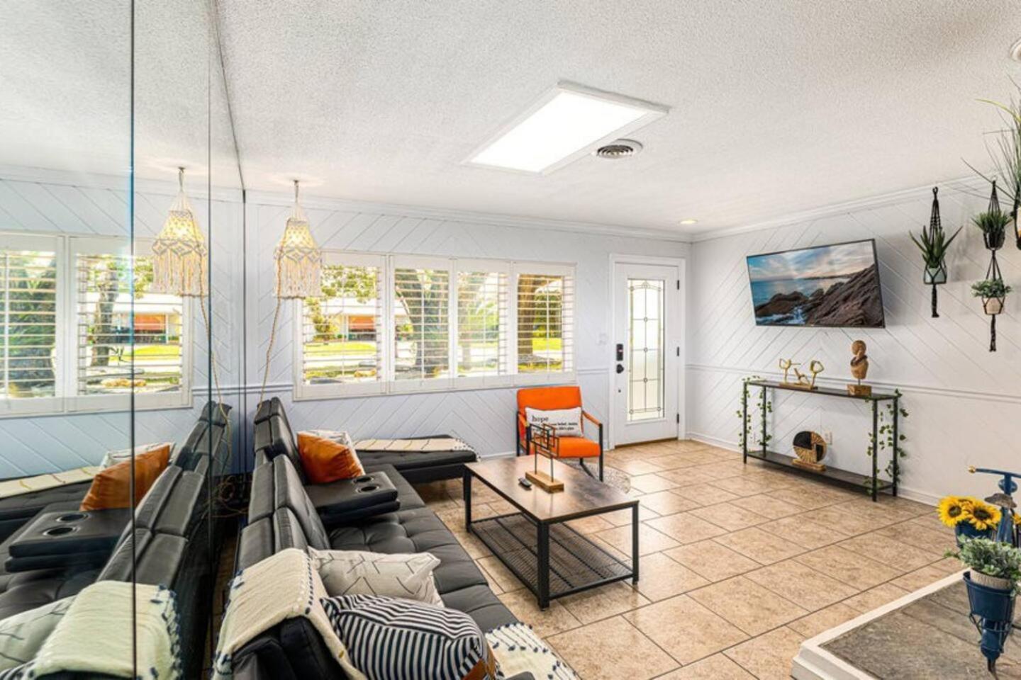 Comfortable 3br Airport Access Pet-friendly *