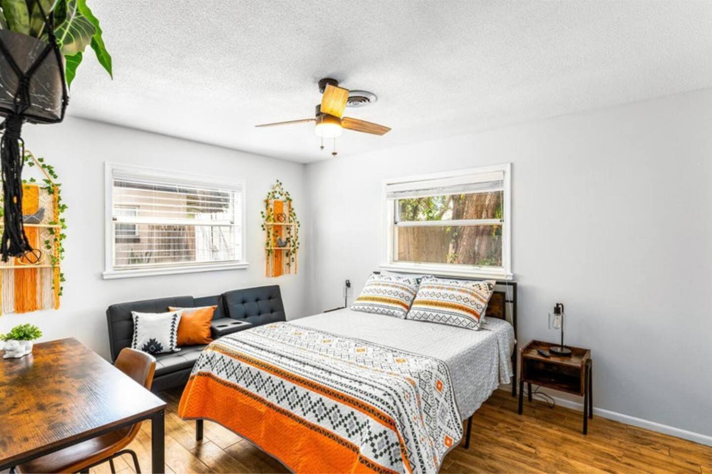 Comfortable 3br Airport Access Pet-friendly Holiday home