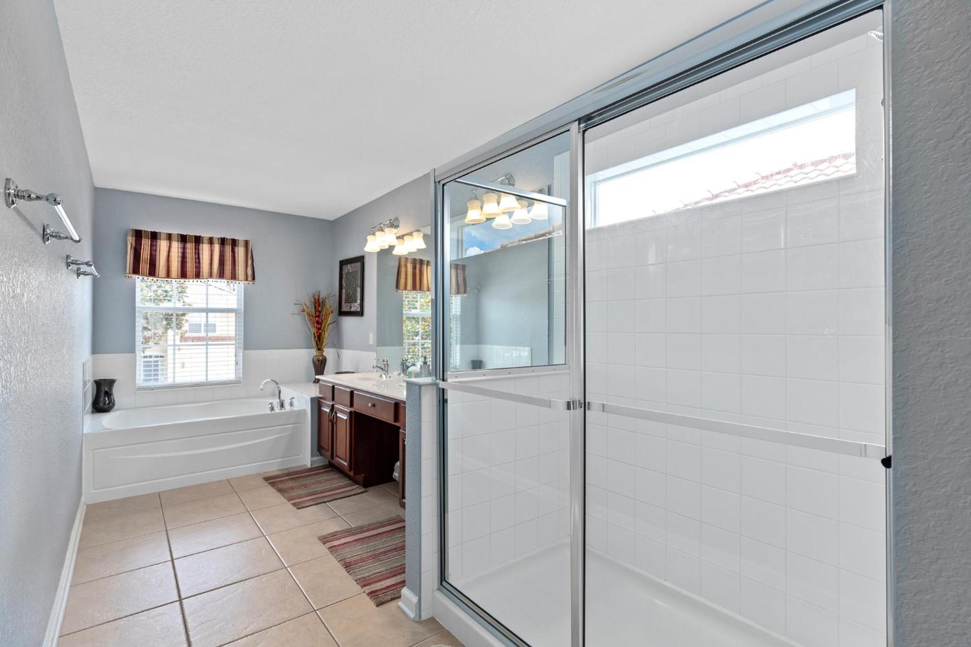 Modern Luxury 6 Bed Pool Close To Villa
