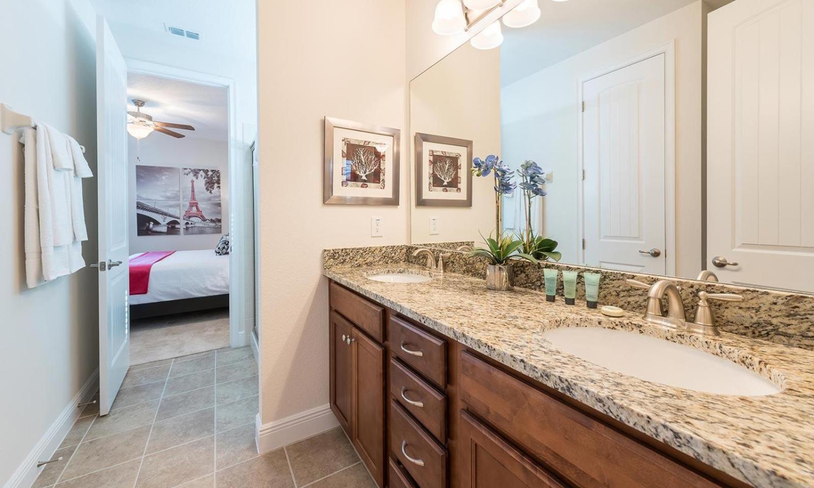 Airy 8 Bdrm Retreat With Water Park Views In Encore