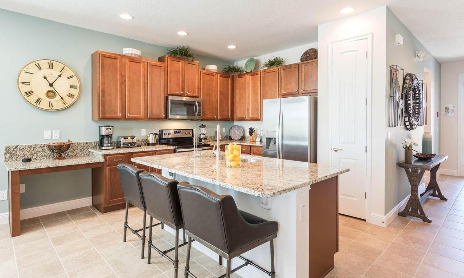 Airy 8 Bdrm Retreat With Water Park Views In Encore Holiday home