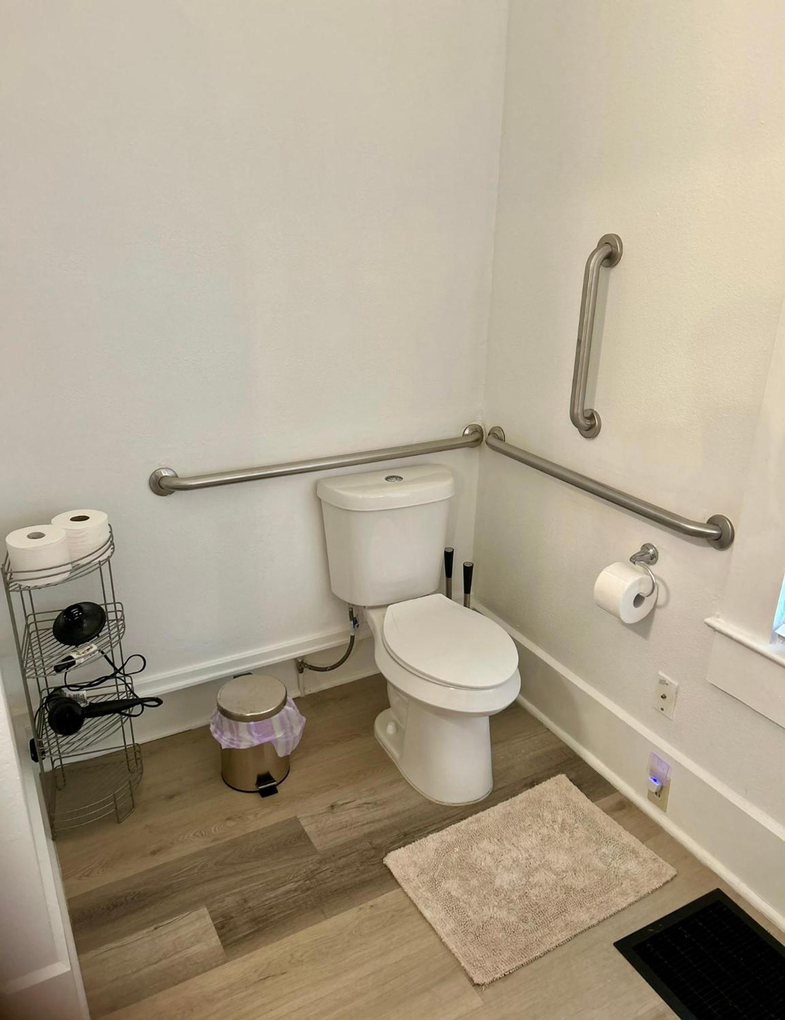 Renovated Peaceful Luxury Walk To Mall Park Publix Orlando