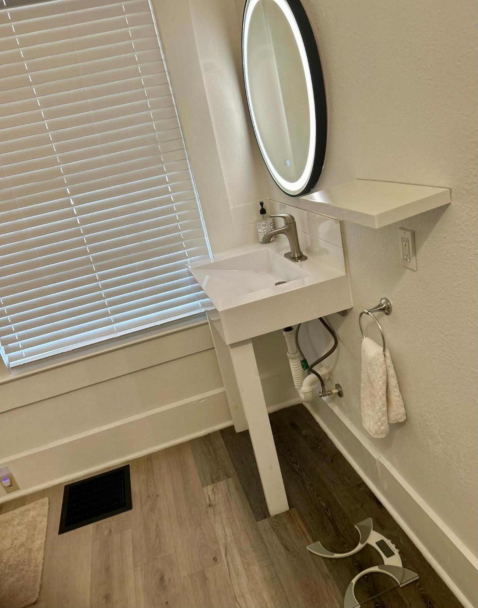 Renovated Peaceful Luxury Walk To Mall Park Publix