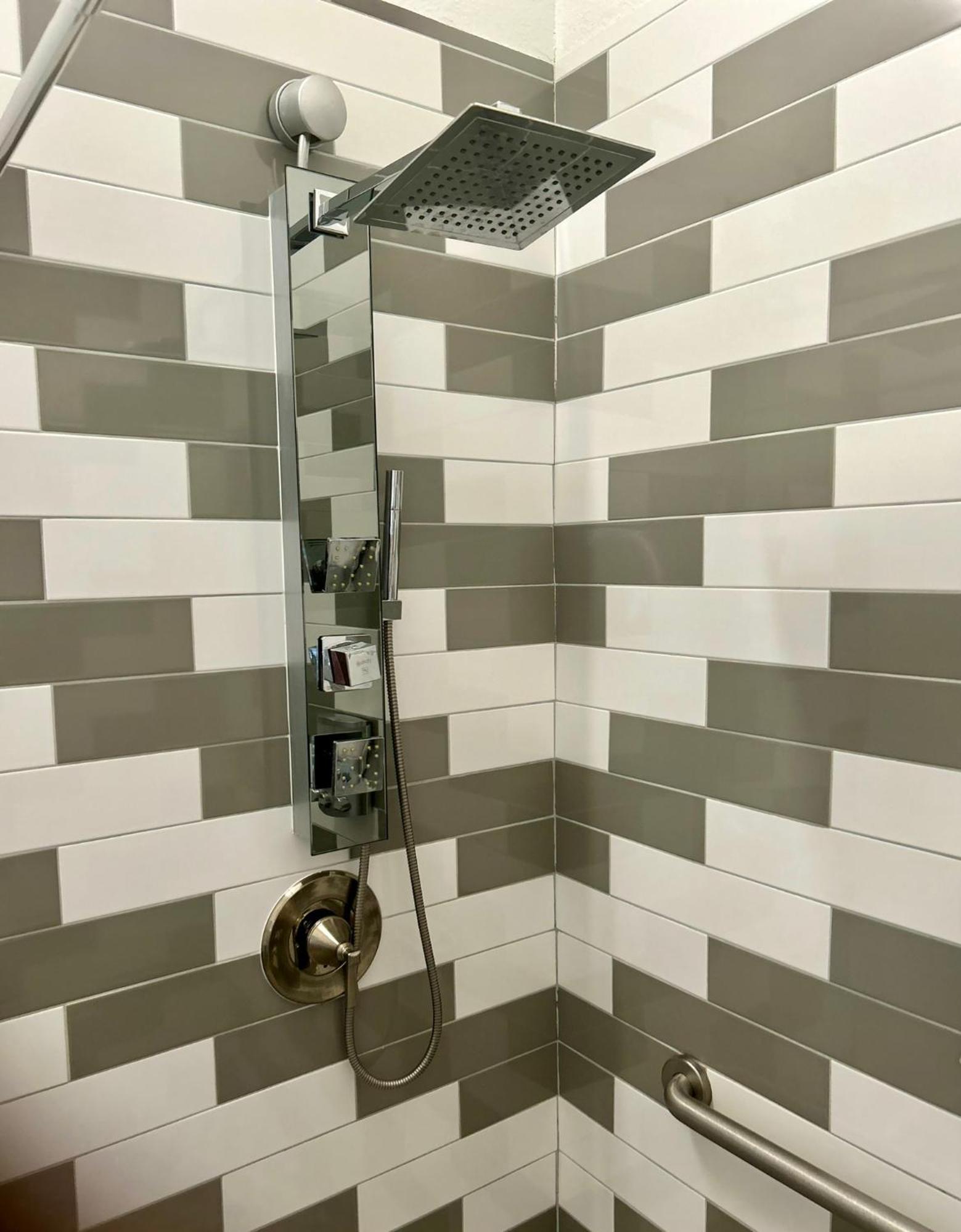 Apartment Renovated Peaceful Luxury Walk To Mall Park Publix *