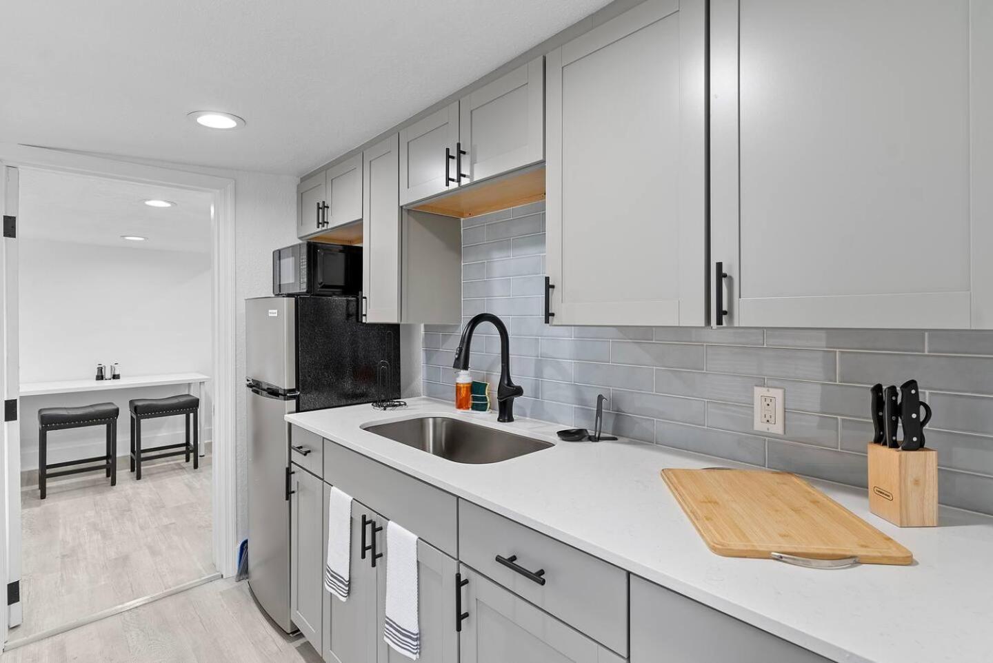 1br Near Airport Cozy, Pet-friendly & Work-ready Holiday home
