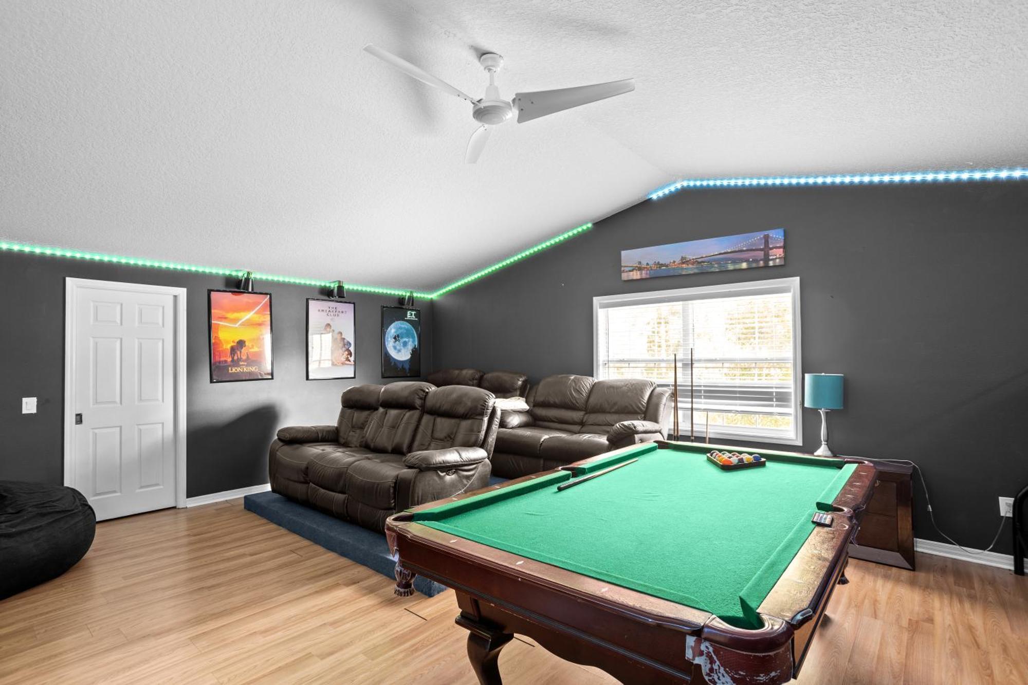 Holiday home Spacious Lakefront House With Pool, Hottub, & Boating