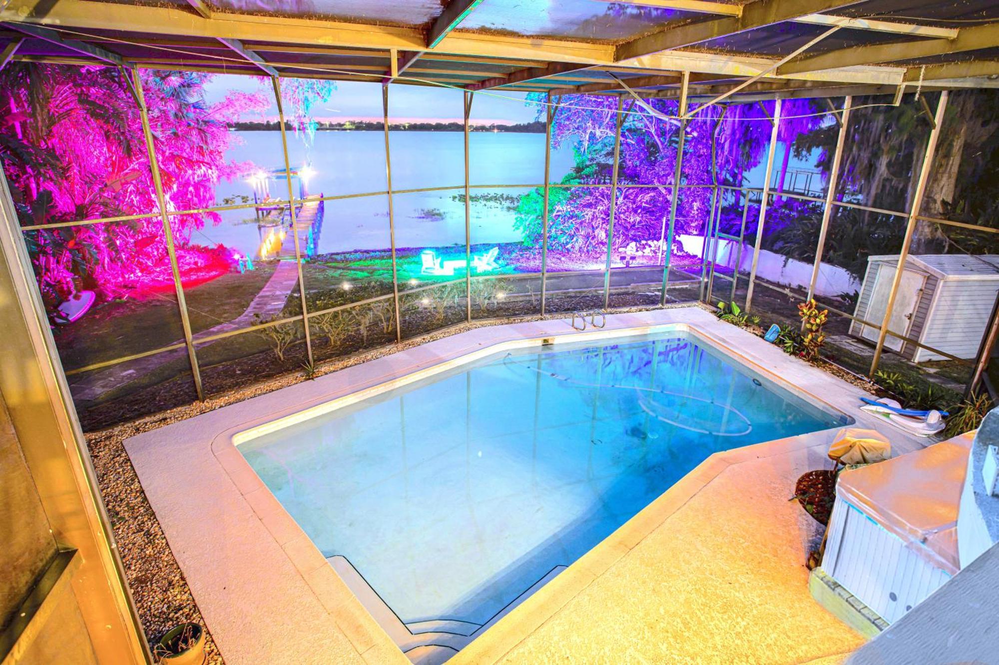 Spacious Lakefront House With Pool, Hottub, & Boating Holiday home