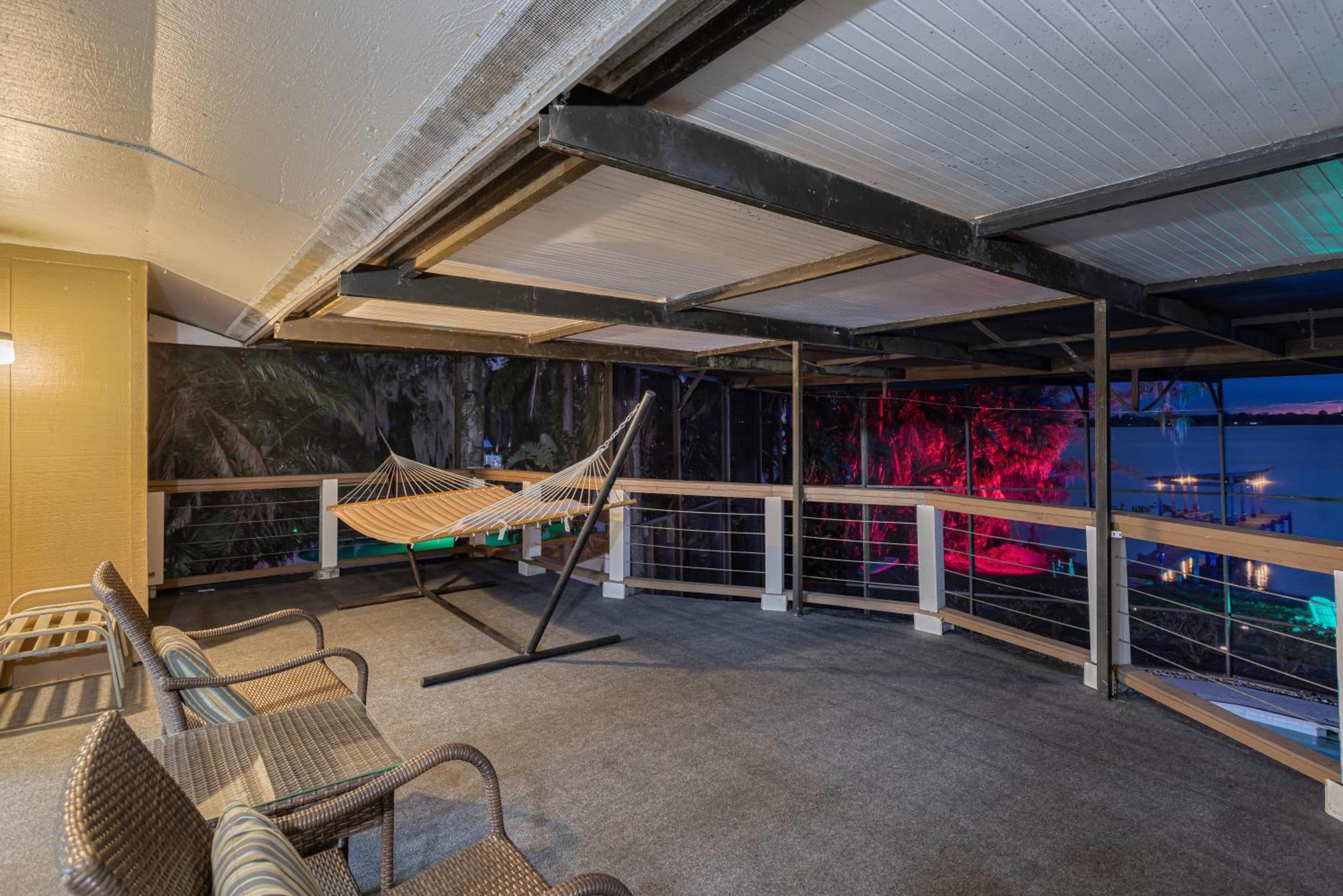 Spacious Lakefront House With Pool, Hottub, & Boating Orlando