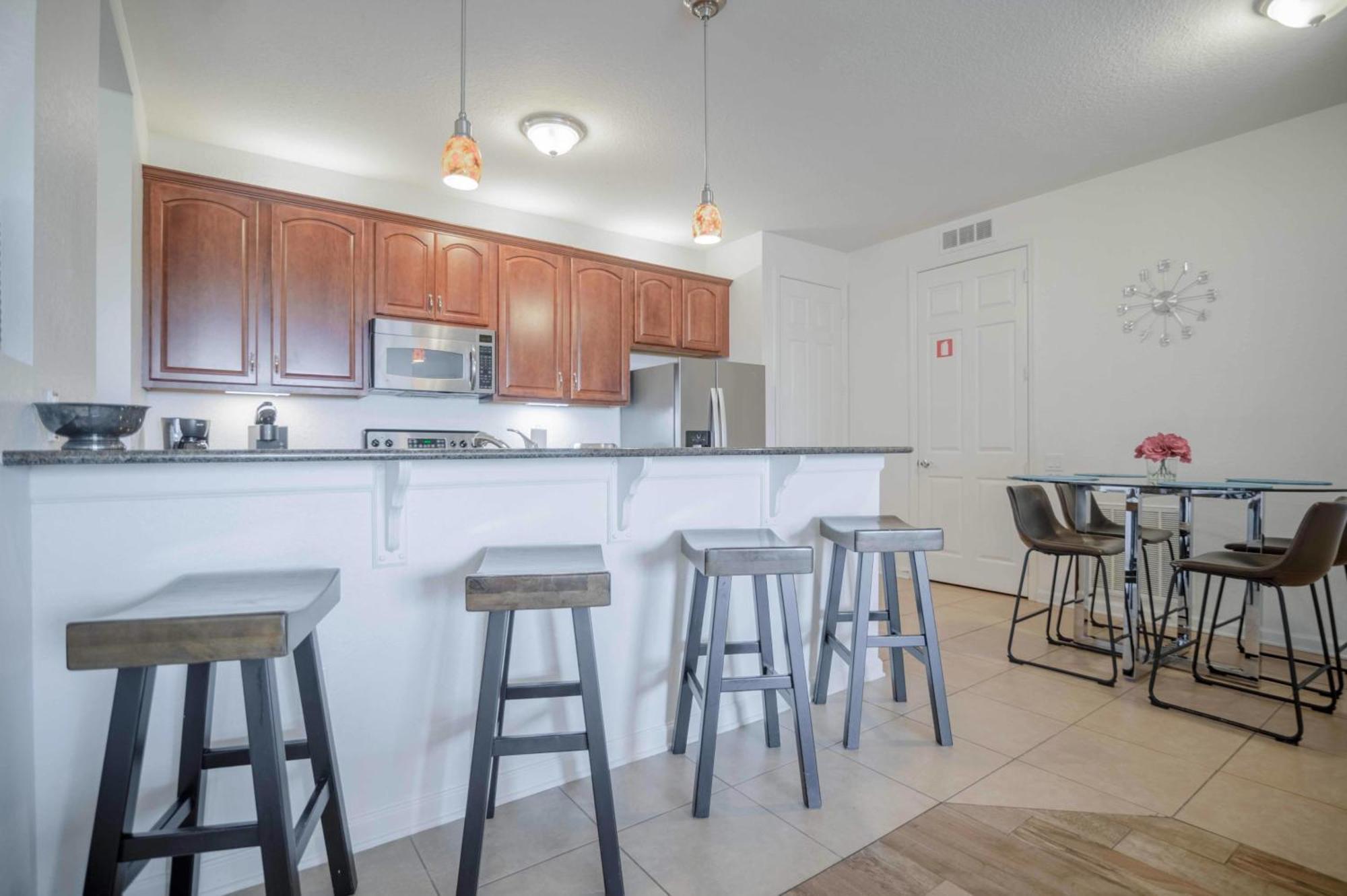 Vista Cay Lakeview Allure Near Theme Parks, And Walk To Convention Center Apartment